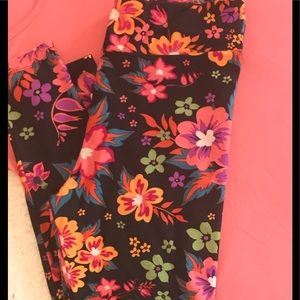 Lularoe EUC Tall and Curvy Leggings